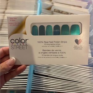 Color Street Aquatic Behavior